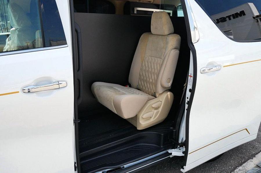 Интерьер Toyota Alphard Mitsuoka Premium Fusion 2019 года  (фото 2 из 11)